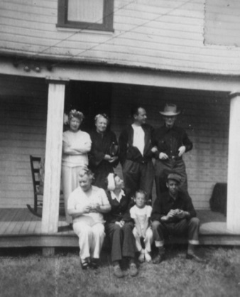 Back: Yeo Sisters, Frank Yeo, Pha Jones
Sitting: Bess (Yeo) Jones, Rita (Jones) Walker, Sally Wakler and Warren Walker